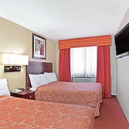 Super 8 By Wyndham Long Island City Lga Hotel New York Bagian luar foto