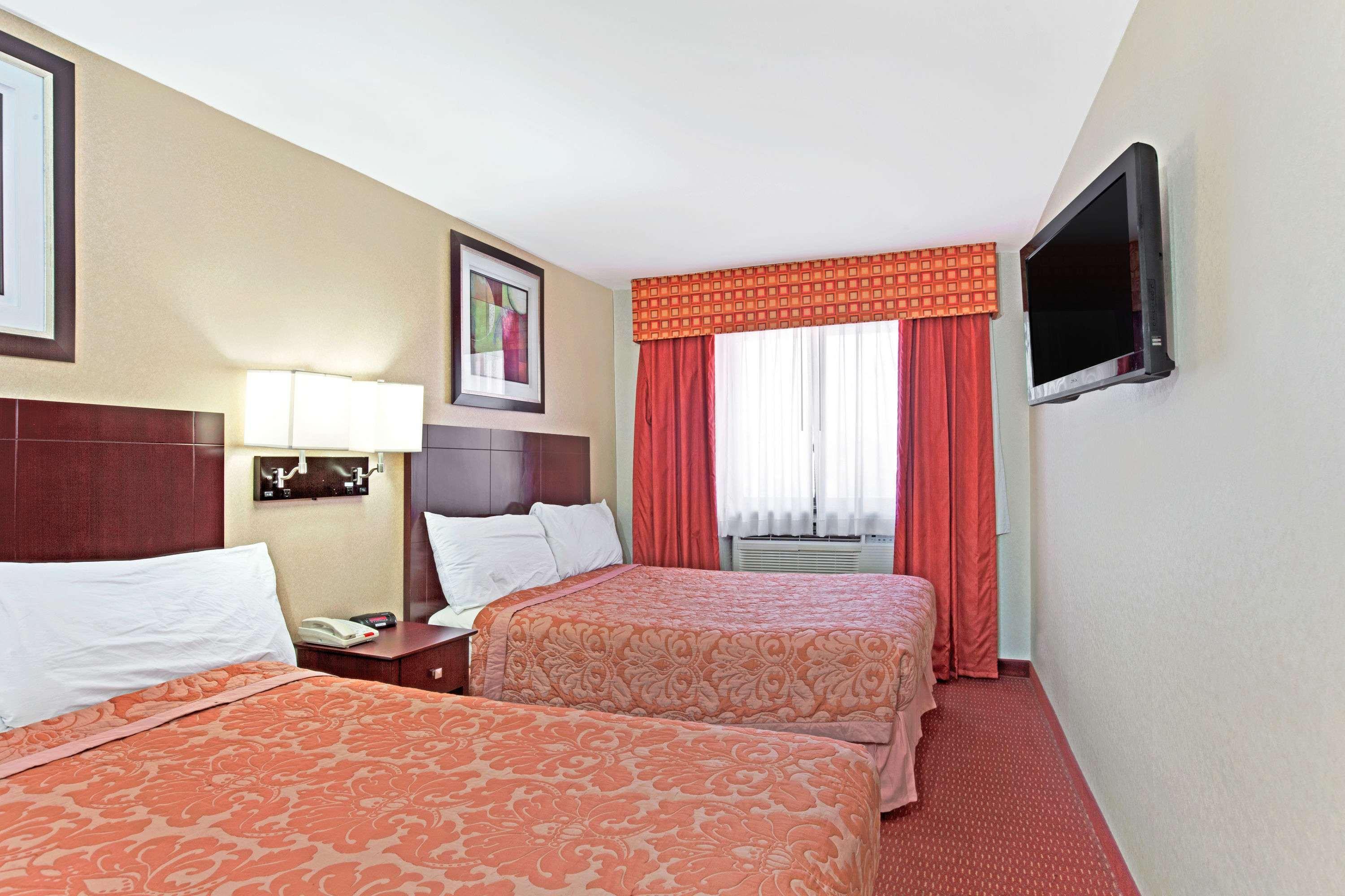 Super 8 By Wyndham Long Island City Lga Hotel New York Bagian luar foto