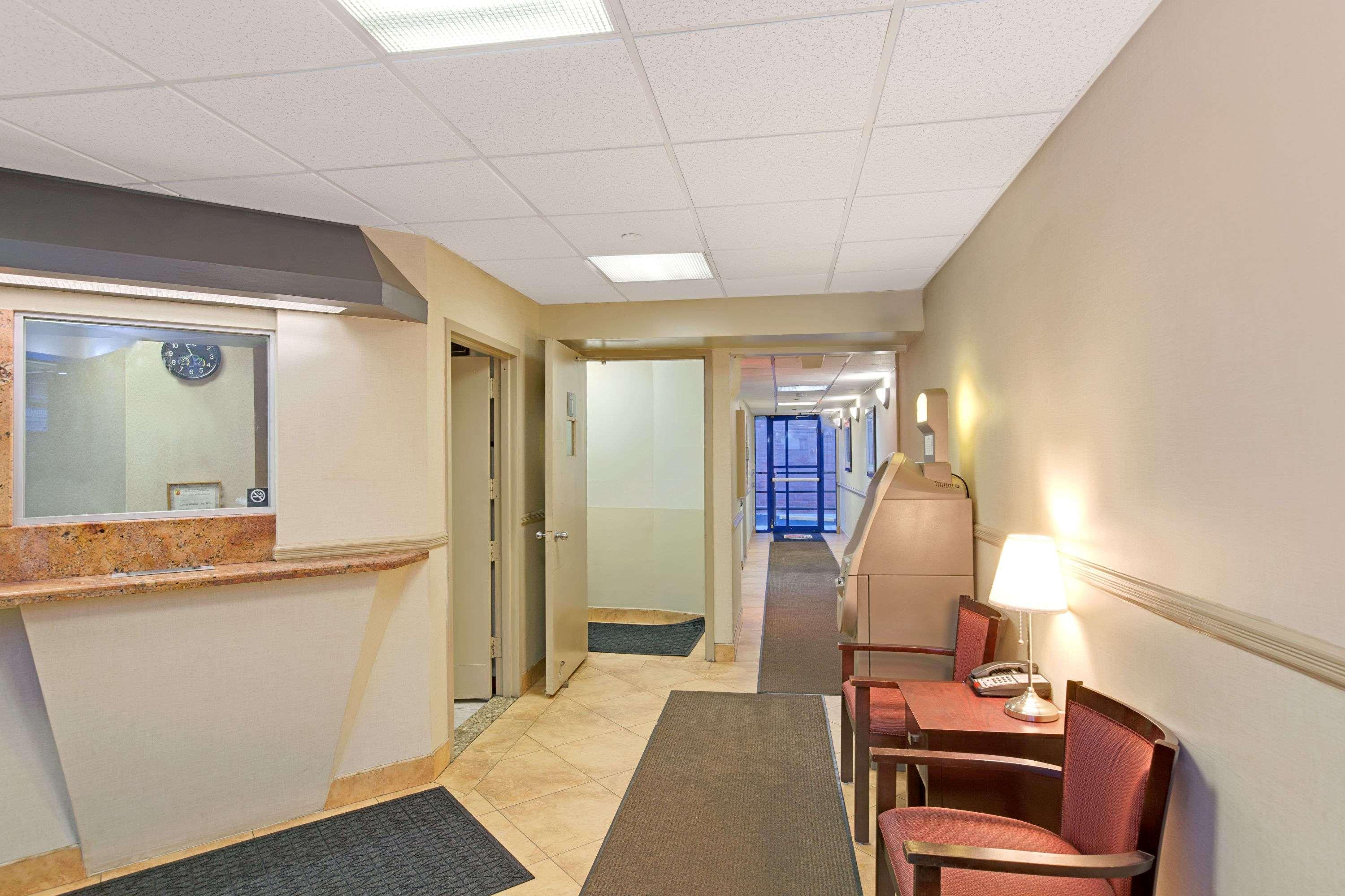 Super 8 By Wyndham Long Island City Lga Hotel New York Bagian luar foto