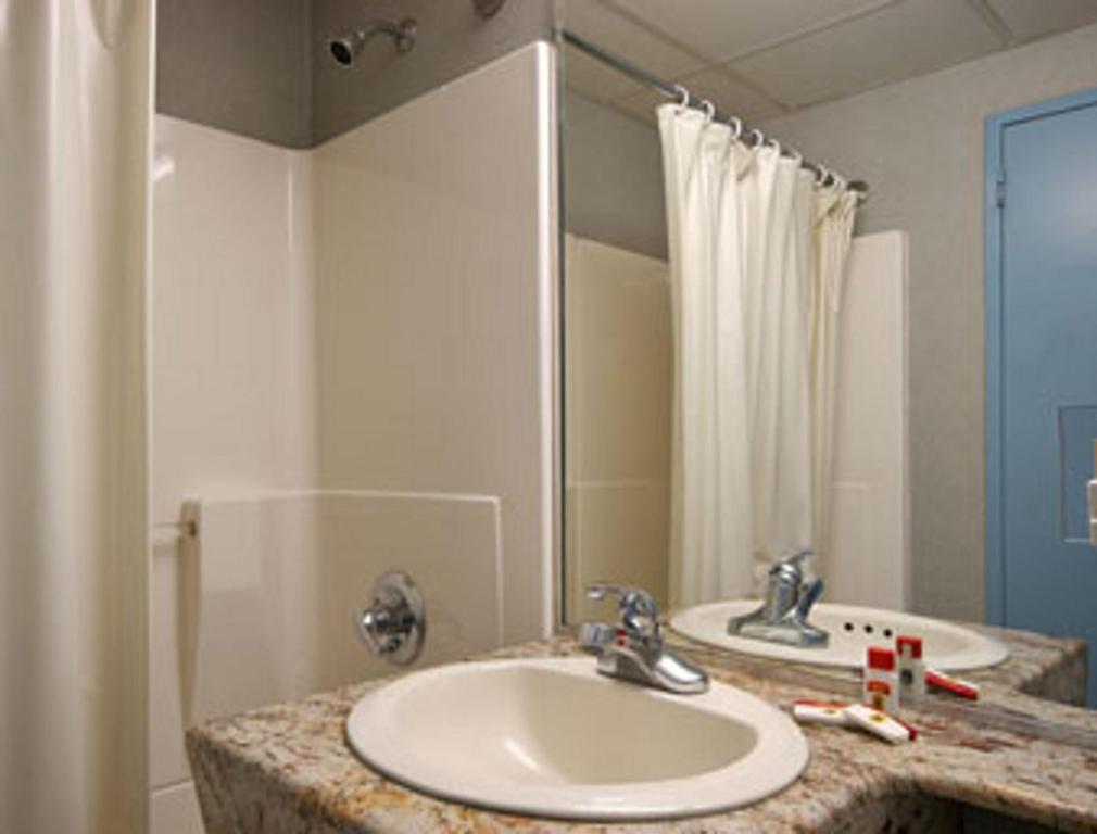 Super 8 By Wyndham Long Island City Lga Hotel New York Ruang foto